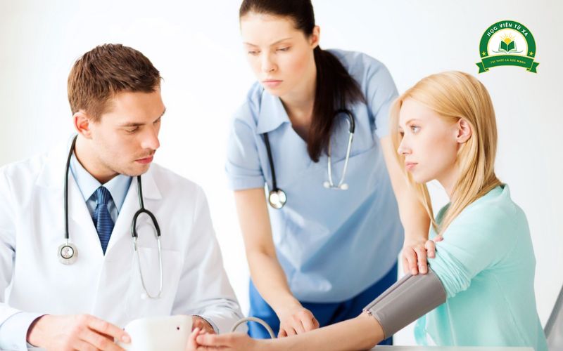 Vì sao học phí Trung cấp Y sĩ đa khoa lại “mềm” hơn?