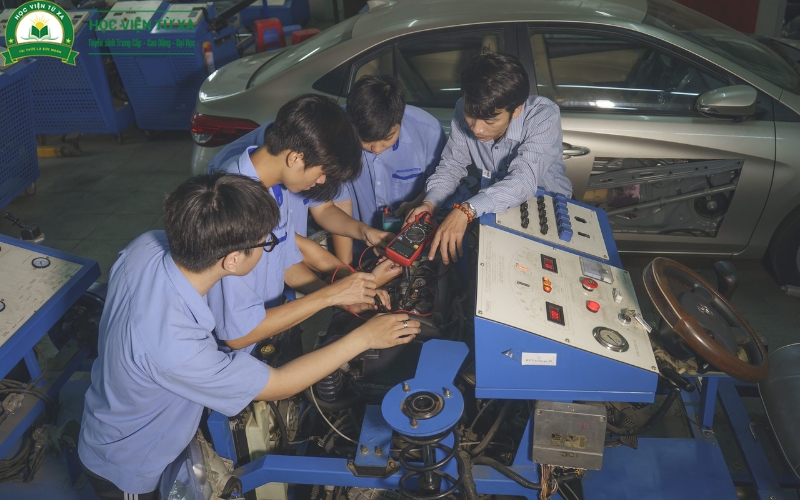 Cơ hội  việc làm của Trung cấp Công nghệ ô tô Vừa học vừa làm