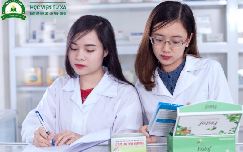 Lợi ích học Trung cấp Dược Vừa học vừa làm tại trường Cao đẳng Y Dược Từ xa