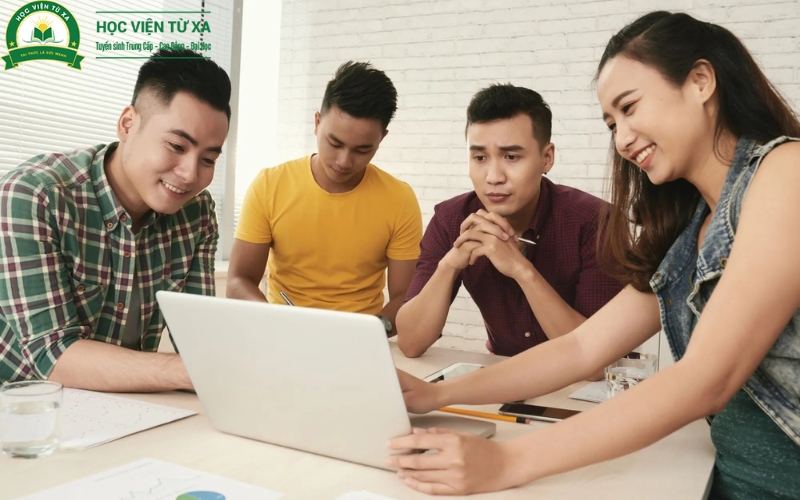 Lợi thế khi học Trung cấp Quản trị Doanh nghiệp tại Trường Cao Đẳng Y Dược Từ Xa
