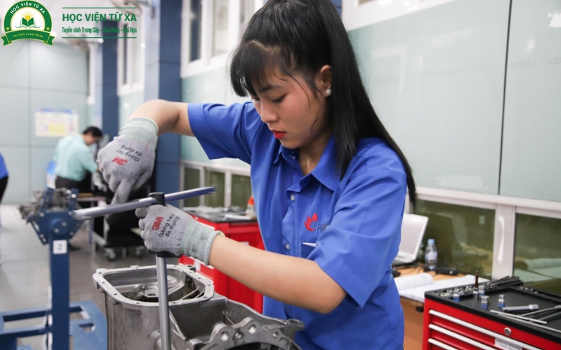 Những người nên học Trung cấp Công nghệ ô tô Vừa học vừa làm?