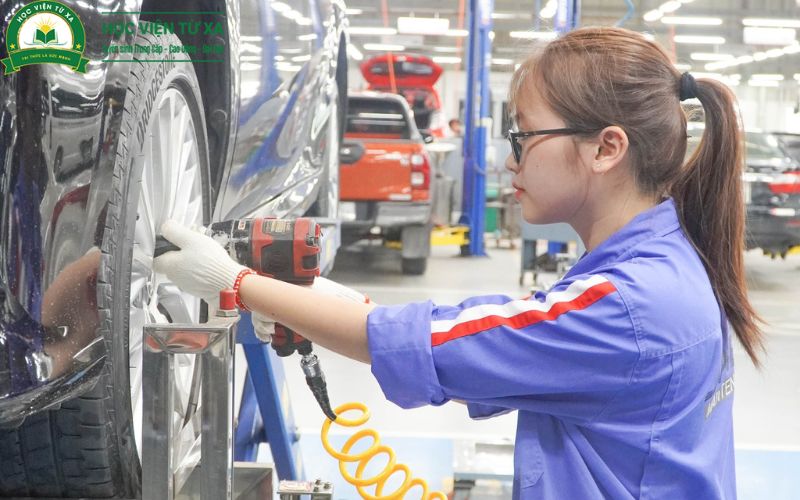 Trung cấp Công nghệ ô tô tại Trường Cao Đẳng Y Dược Từ Xa đào tạo những gì?