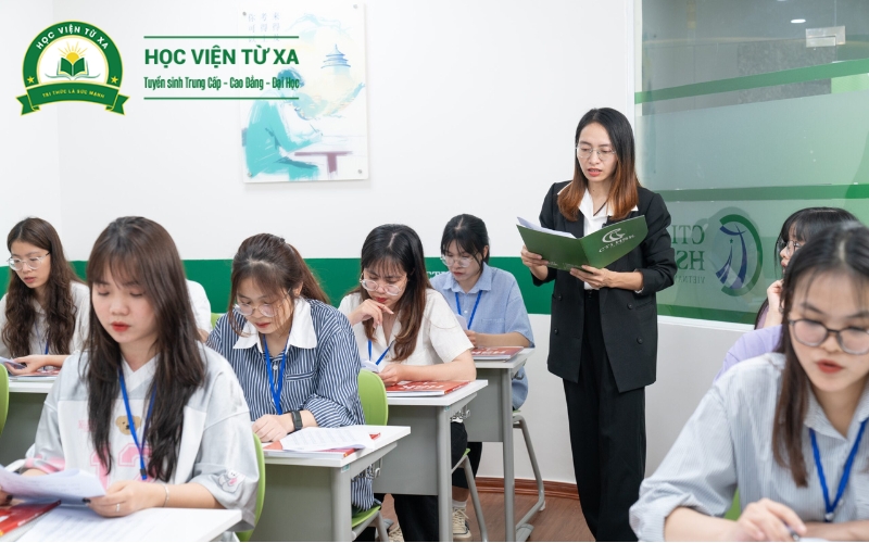 Cao đẳng ngôn ngữ anh chính quy là gì?