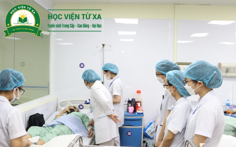 Học trung cấp Y sĩ đa khoa Từ xa sẽ phù hợp với những đối tượng nào?
