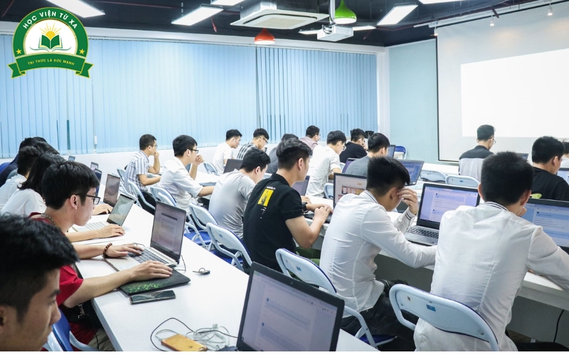 Trung cấp Công nghệ thông tin cấp tốc là gì?