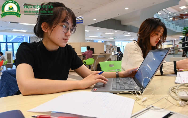 Các mô hình học tập Trung cấp Tiếng Anh