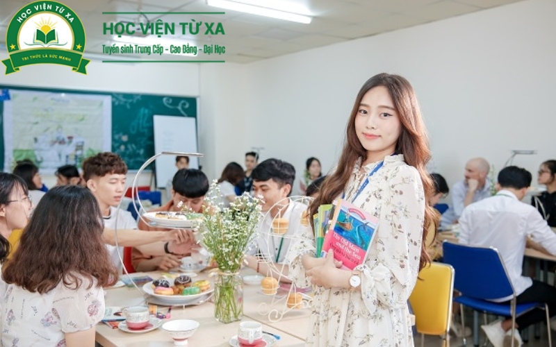 Chương trình học Cao đẳng Tiếng Anh vừa học vừa làm tại trường Cao đẳng Y Dược Từ Xa