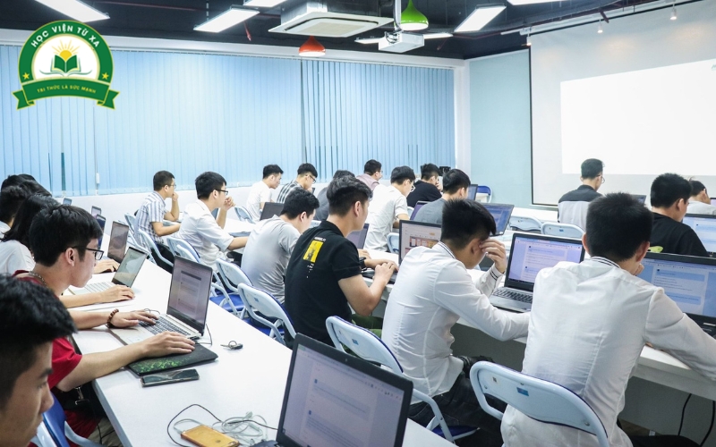 Chương trình học Trung cấp Công nghệ thông tin tại Trường Cao đẳng Y Dược Từ Xa