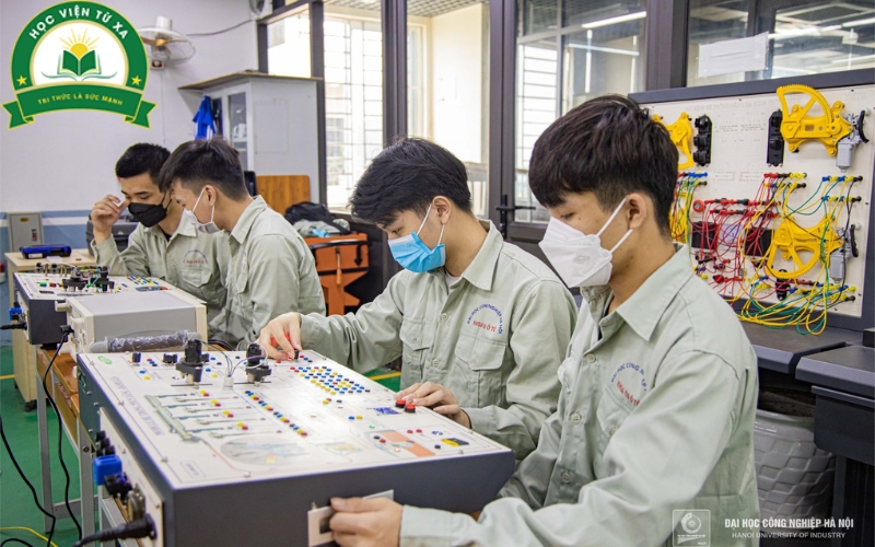 Chương trình Trung cấp Điện Công Nghiệp tại Trường Cao đẳng Y Dược Từ Xa