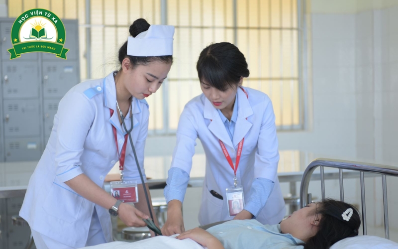 Chương trình học Trung cấp Điều Dưỡng tại Trường Cao đẳng Y Dược Từ Xa