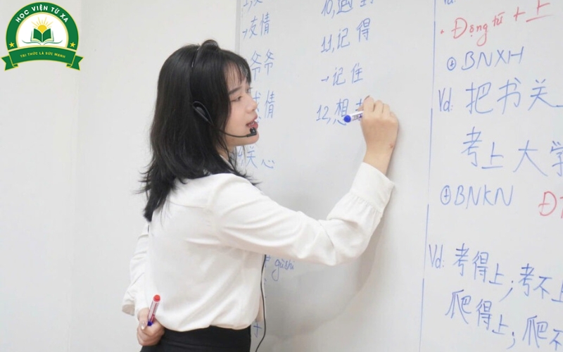 Mục tiêu đào tạo Trung cấp Tiếng Anh