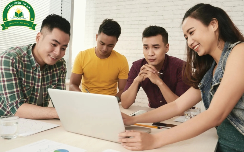 Học Cao đẳng Tiếng Anh vừa học vừa làm có khó không?