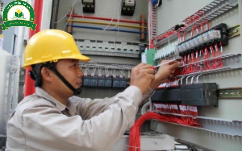 Trung cấp Điện tử công nghiệp là gì?
