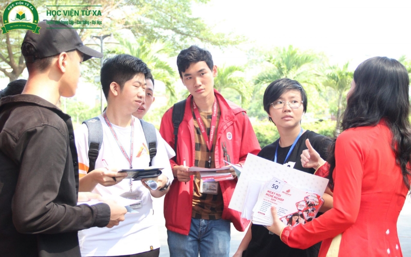 Bạn nhận lại gì sau khi học Cao đẳng Quản trị Kinh doanh Trực tuyến