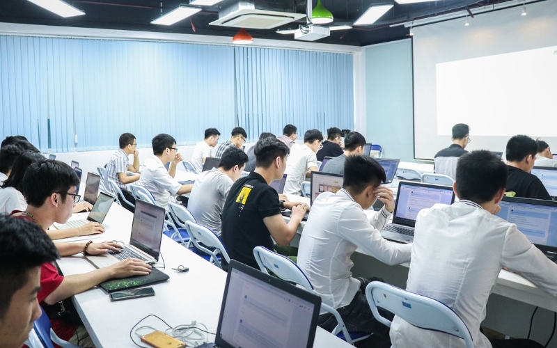 Cơ hội việc làm sau khi hoàn thành chương trình học Cao đẳng Điện tử công nghiệp