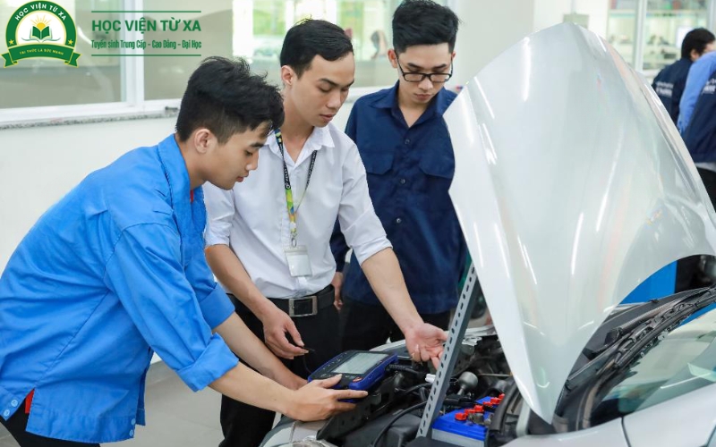 Có nên học Trung cấp Công nghệ Ô tô?
