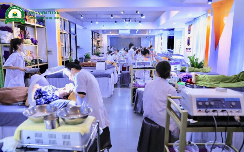 Học xong Cao đẳng Chăm sóc Sắc đẹp tại Trường Cao Đẳng Y Dược Từ xa có dễ xin việc làm không?