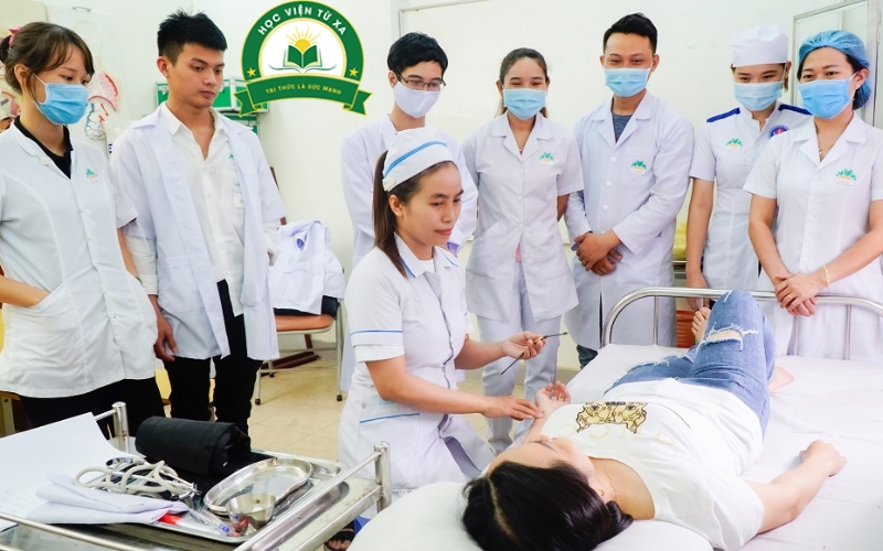 Tại sao lại học Trung cấp Y sĩ đa khoa tại Trường Cao đẳng Y Dược Từ Xa