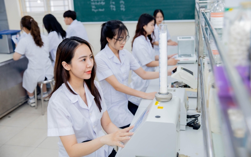 Học Trung cấp Dược cấp tốc tại Học viện từ xa