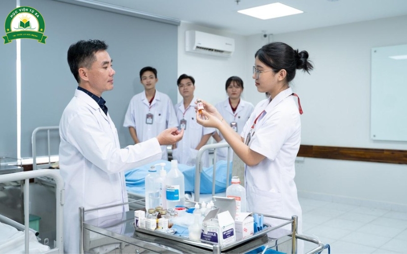 Học phí Trung cấp Điều dưỡng chính quy có cao không?