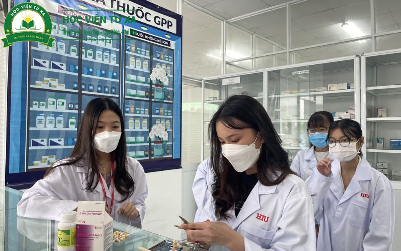 Muốn ra nghề nhanh nên chọn Trung cấp Dược Cấp Tốc hay hệ thường?