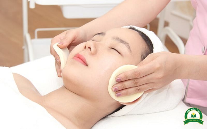 Ai phù hợp để đăng ký học khóa Trung cấp Chăm sóc sắc đẹp này?