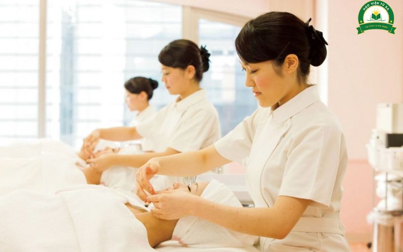 Học phí khóa Trung cấp Chăm sóc sắc đẹp