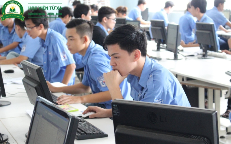 Tại sao nên chọn Trung cấp Công nghệ thông tin Trực tuyến?