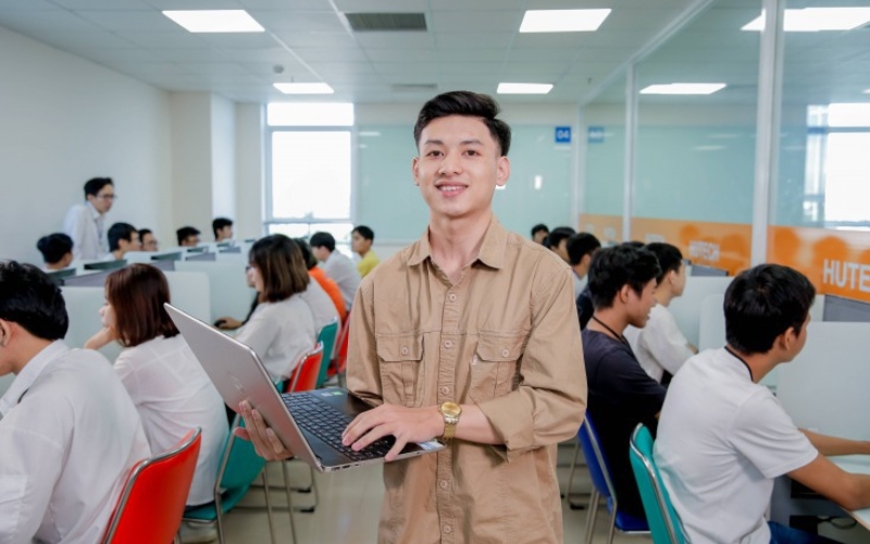 Thông tin tuyển sinh Trung cấp Công nghệ thông tin Trực tuyến