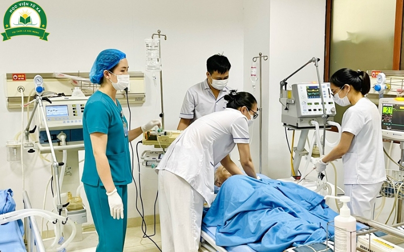 Chương trình Trung cấp Điều dưỡng Trực tuyến là gì?