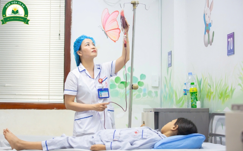 Mức thu nhập của Trung cấp Điều dưỡng Trực tuyến có ổn không?