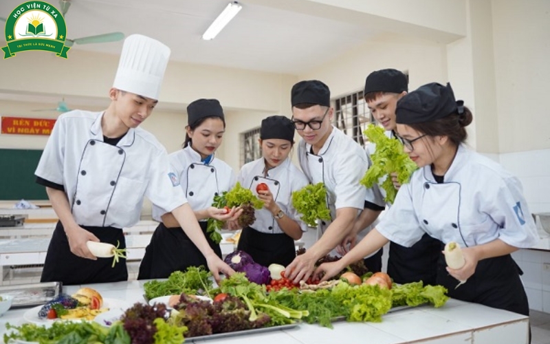 Sau khi tốt nghiệp Trung cấp Kỹ thuật chế biến món ăn online bạn có thể làm gì?