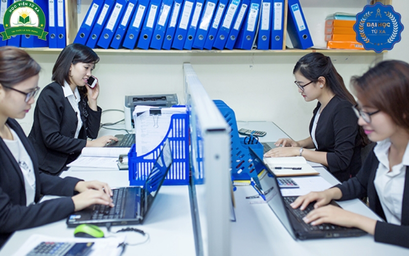 So với các ngành khác, học phí Trung cấp Kế toán doanh nghiệp có thấp hơn không?