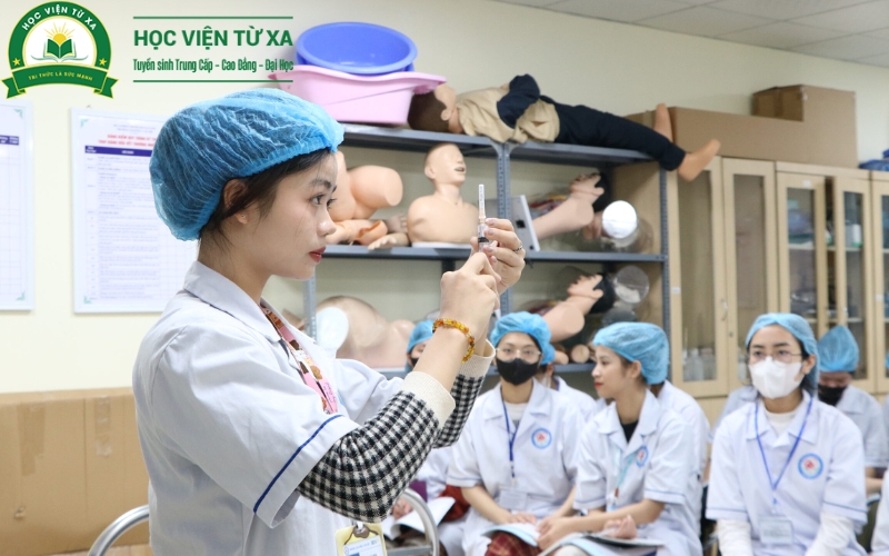 Có nên học Trung cấp Y sĩ đa khoa cấp tốc không?