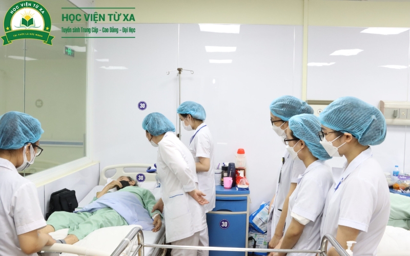 Giá trị bằng Trung cấp Y sĩ đa khoa cấp tốc sau khi tốt nghiệp