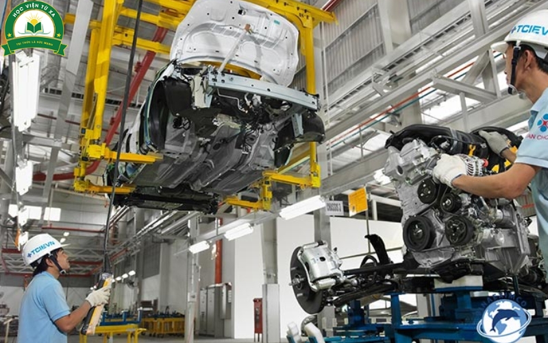 Học phí Trung cấp Công nghệ ô tô Trực tuyến có cao hơn ngành khác không?