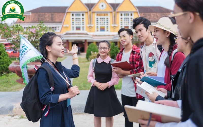 Học Cao đẳng Hướng dẫn du lịch trực tuyến có lợi gì so với học trực tiếp?