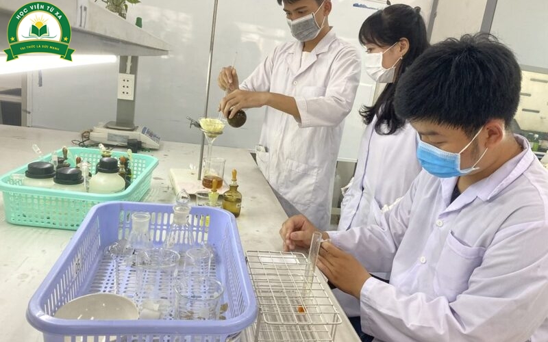 Trường đào tạo Trung cấp Dược tại TP.HCM