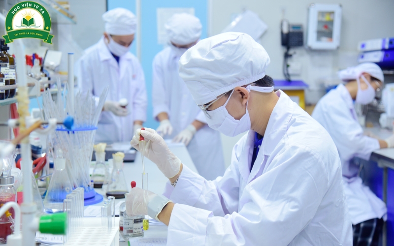 Vì sao nên học Trung cấp Dược tại TP.HCM?