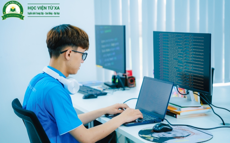 Vì sao nhiều người chọn học Trung cấp Công nghệ thông tin vào cuối tuần?