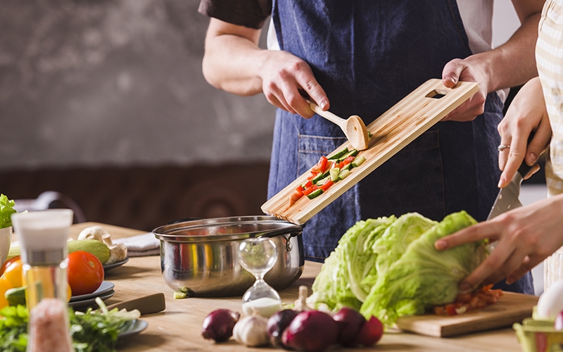 Bằng Trung cấp Kỹ thuật chế biến món ăn ra trường làm công việc gì?