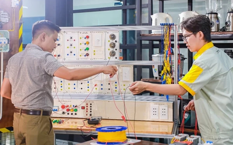 Thông tin xét tuyển học trực tuyến ngành Điện công nghiệp