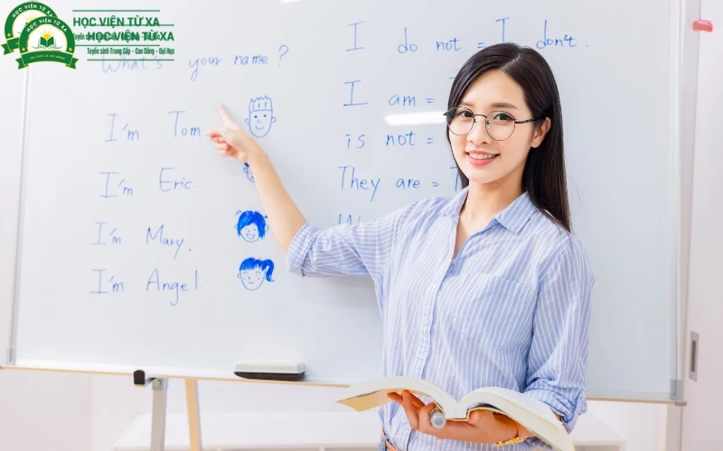 Học phí học trực tuyến Trung cấp tiếng Anh có cao không?
