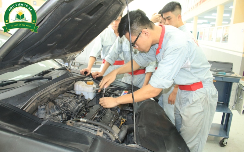 Học trực tuyến Trung cấp Công nghệ ô tô có thực hành được không?