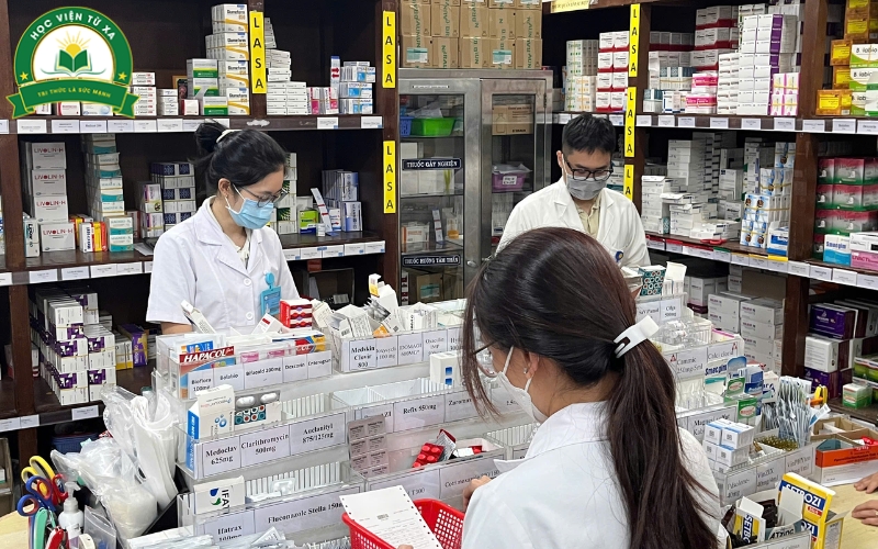 Học trực tuyến Trung cấp Dược sĩ xong làm được công việc gì?