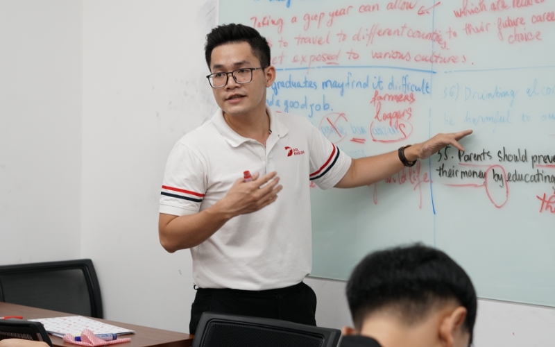 Học trực tuyến Trung cấp tiếng Anh ra trường làm được gì?
