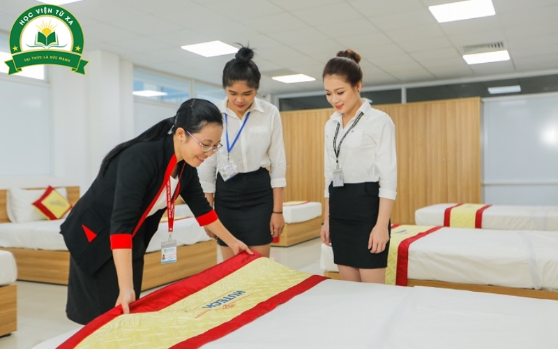 Những hiểu lầm khi học trực tuyến ngành Quản trị khách sạn