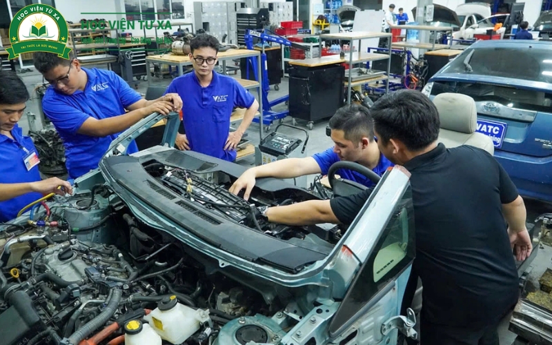 Điều kiện học từ xa ngành Công nghệ ô tô là gì?