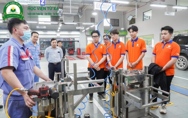 Học phí khi học từ xa ngành Công nghệ ô tô bao nhiêu?
