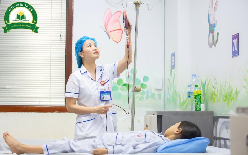 Học từ xa Trung cấp Điều dưỡng có dễ xin việc không?
